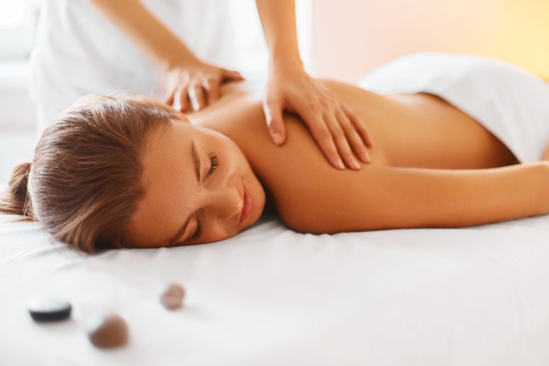 You are currently viewing Revitalize Your Body and Mind: 9 Amazing Benefits of Massage Therapy